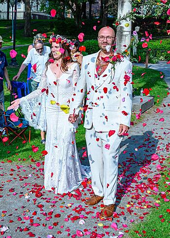 Wedding in a park in Saratoga Springs NY